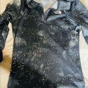 Only worn once North Face long sleeve half zip
